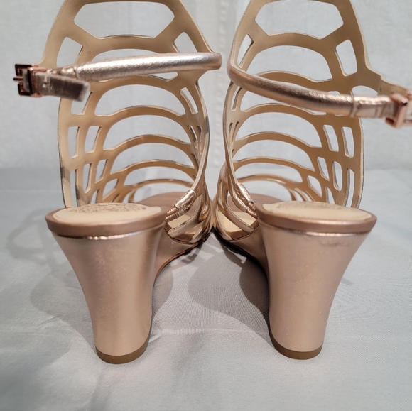 NWOT Vince Camuto Wedge Heel Sandals 6.5 - Picture 6 of 16